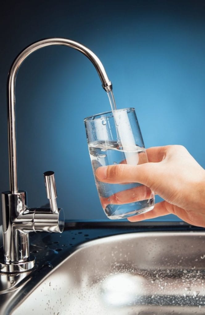 Wasserfilter für den Hausanschluss Trinkwasserfilter Wasserhahn Hände waschen